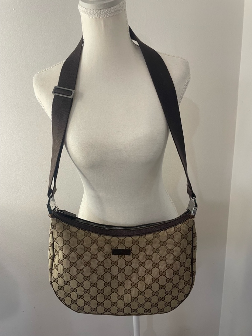 Authentic Gucci Beige GG Canvas Shoulder Bag with Black Strap - Picture 13 of 13